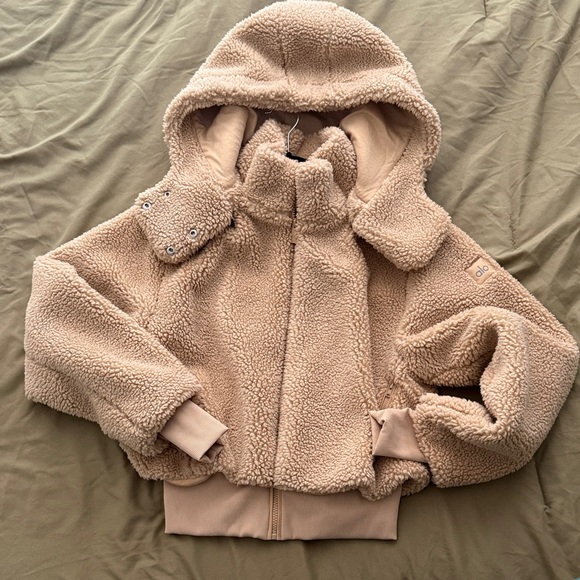 ALO Yoga Jackets & Blazers - ALO Yoga women’s Beige Sherpa Hoodie Jacket